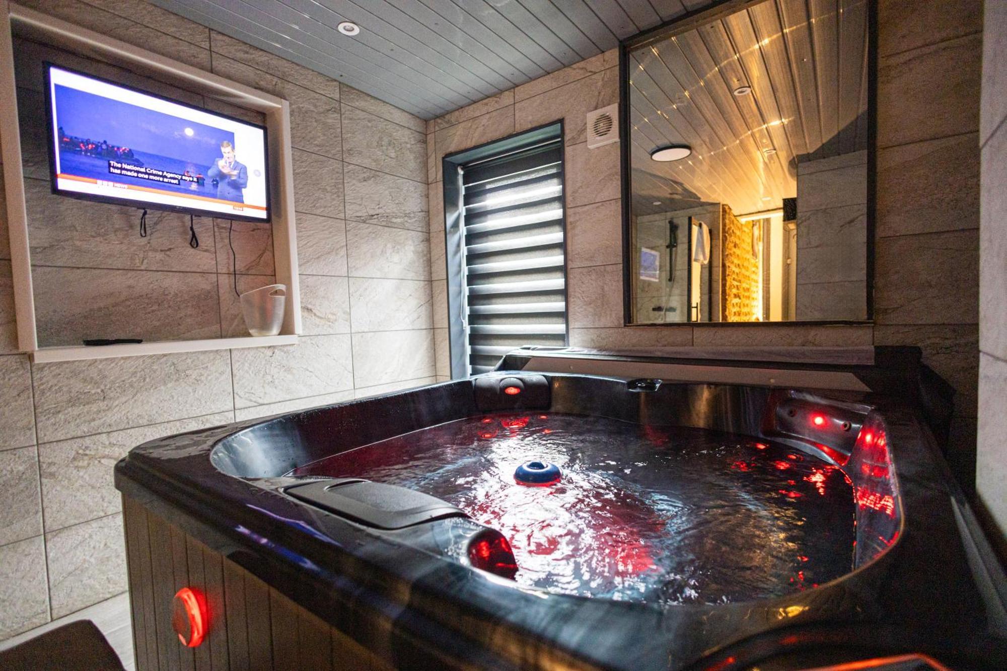 London, Jacuzzi 1 Bedroom Apartment לונדון מראה חיצוני תמונה
